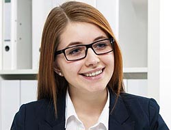 A photo of a woman in formal clothes in an office with the name Maria.