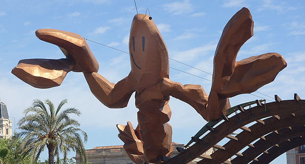 A photo of a sculpture designed by Mariscal in the port area of Barcelona.